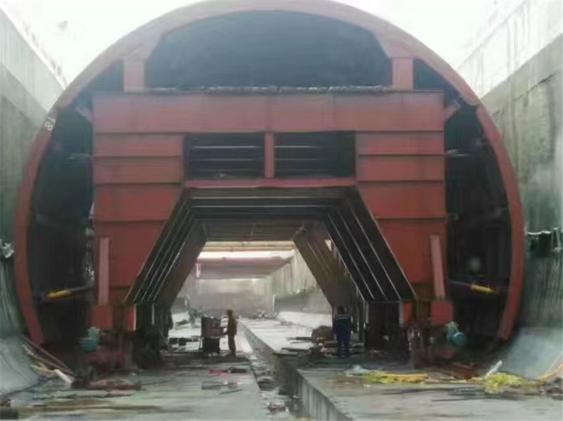 什么是冷彎機？